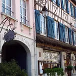 Hotel La Licorne & Lyons-la-Forêt