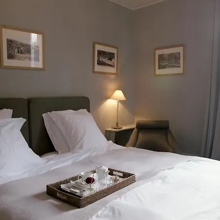 Отель La Licorne & 4*